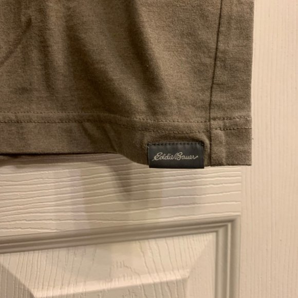 Eddie Bauer Grey T Shirt Mens Size Medium - Picture 2 of 4